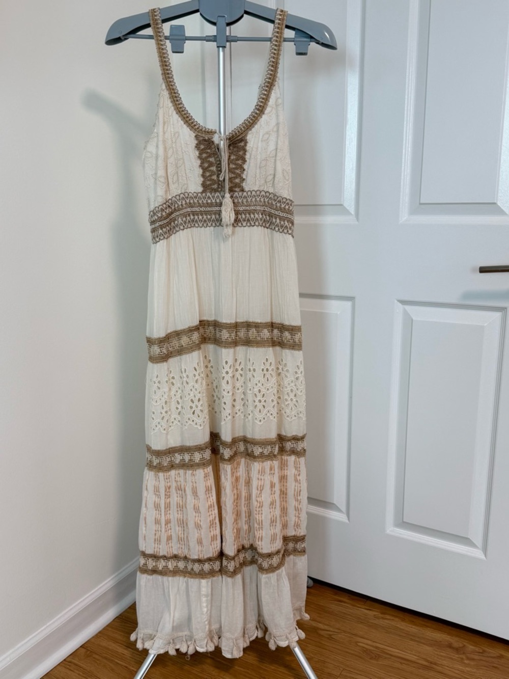 Me 2 Magic Cream Boho Maxi Dress Eyelet Lace Tassel Tiered Crochet Trim Size L